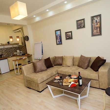 B-Lax Apartment Tbilisi Bagian luar foto