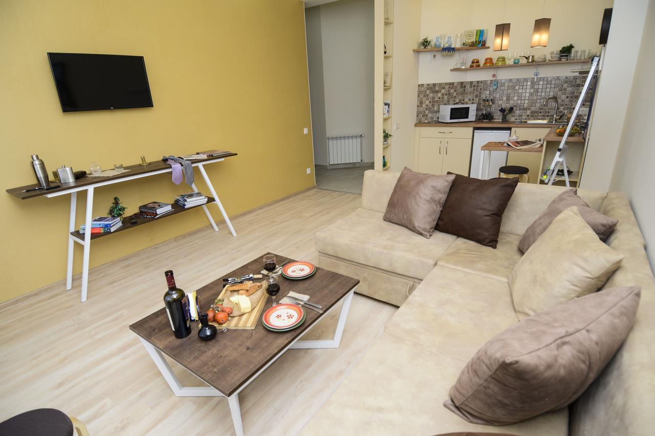 B-Lax Apartment Tbilisi Bagian luar foto